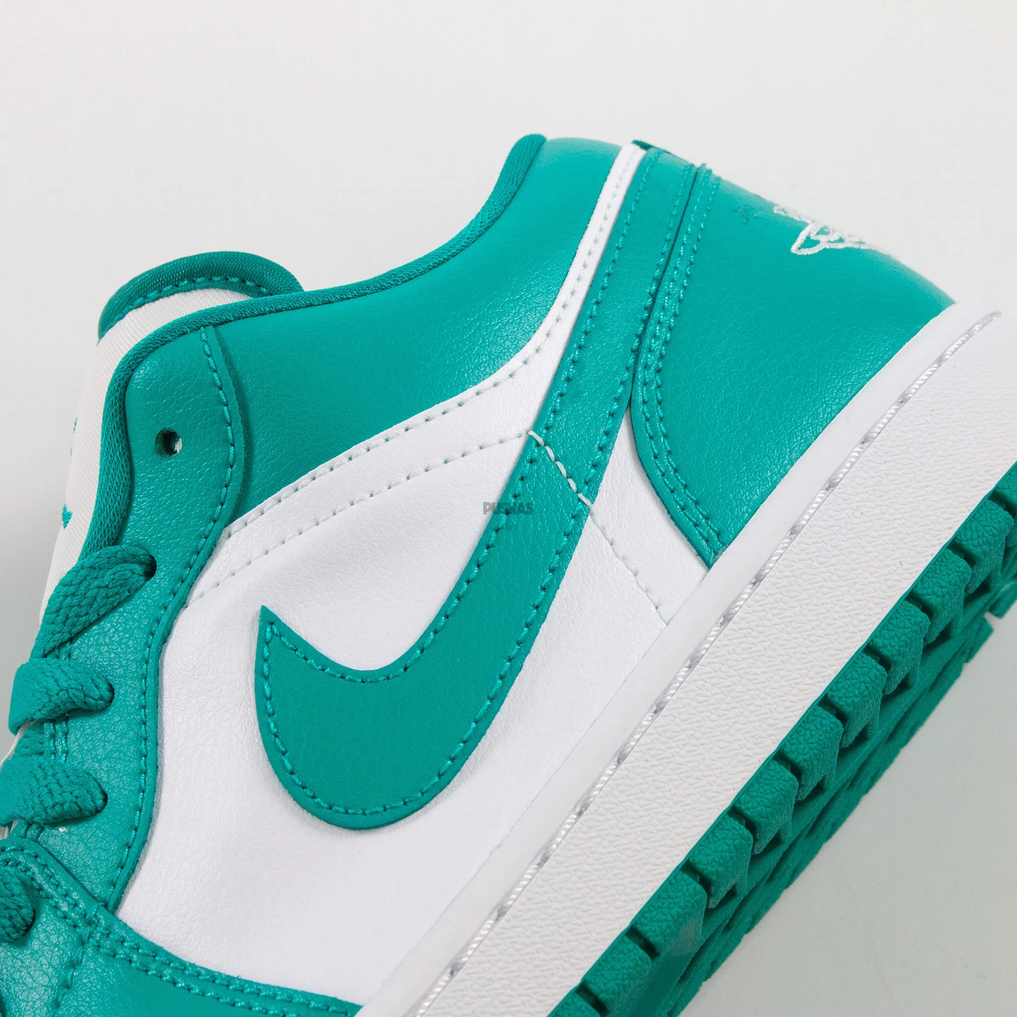 Air Jordan 1 Low 'New Emerald' Women's (2022)