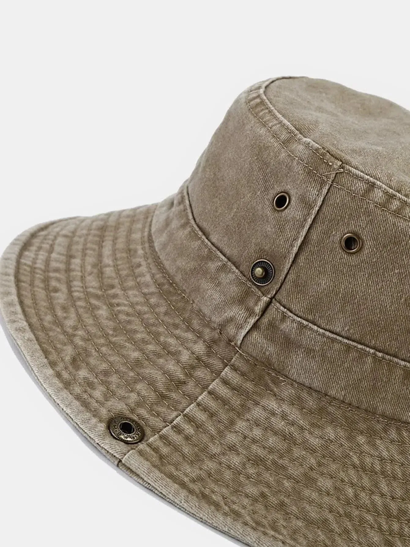 Zyrah – Distressed design – Bucket hat